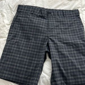 Nike dry fit plaid golf shorts size 38